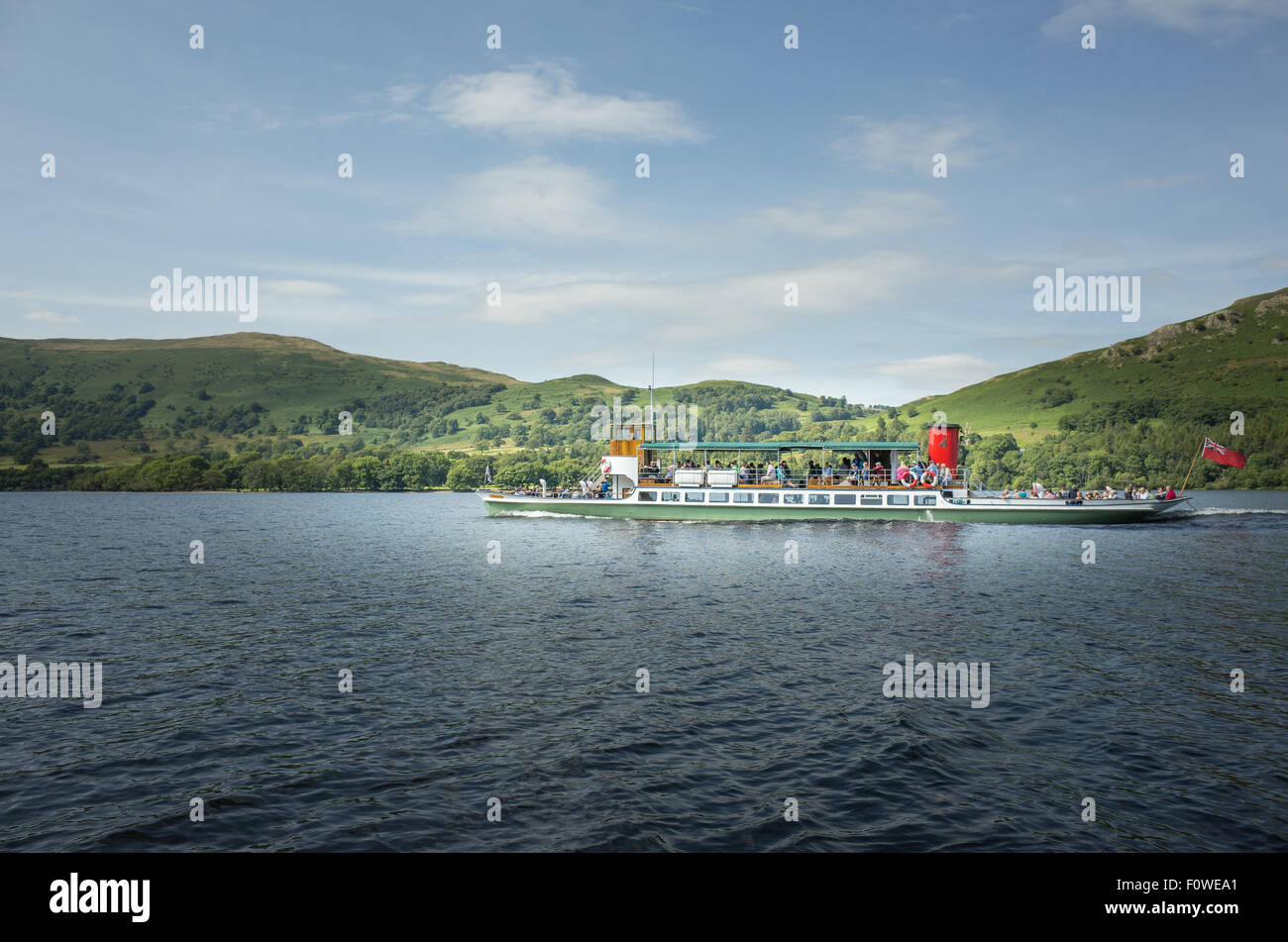 Bateau à vapeur sur le lac Ullswater, Lake District, Cumbria, Angleterre. Banque D'Images