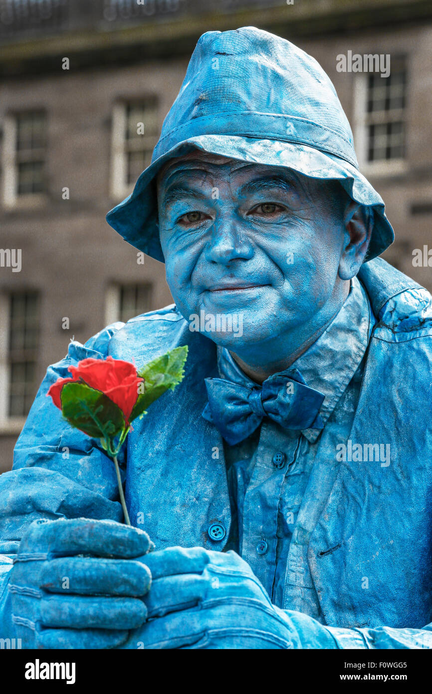 À partir de la Serbie Nebojsa, acteur, comme une statue de rue dans le Royal Mile, Édimbourg pendant le Festival Fringe, Ecosse, Royaume-Uni Banque D'Images