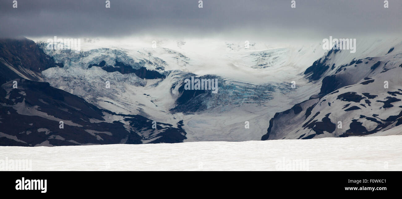 Visualisation des glaciers le long de la piste de Fimmvörðuháls en Islande. Banque D'Images