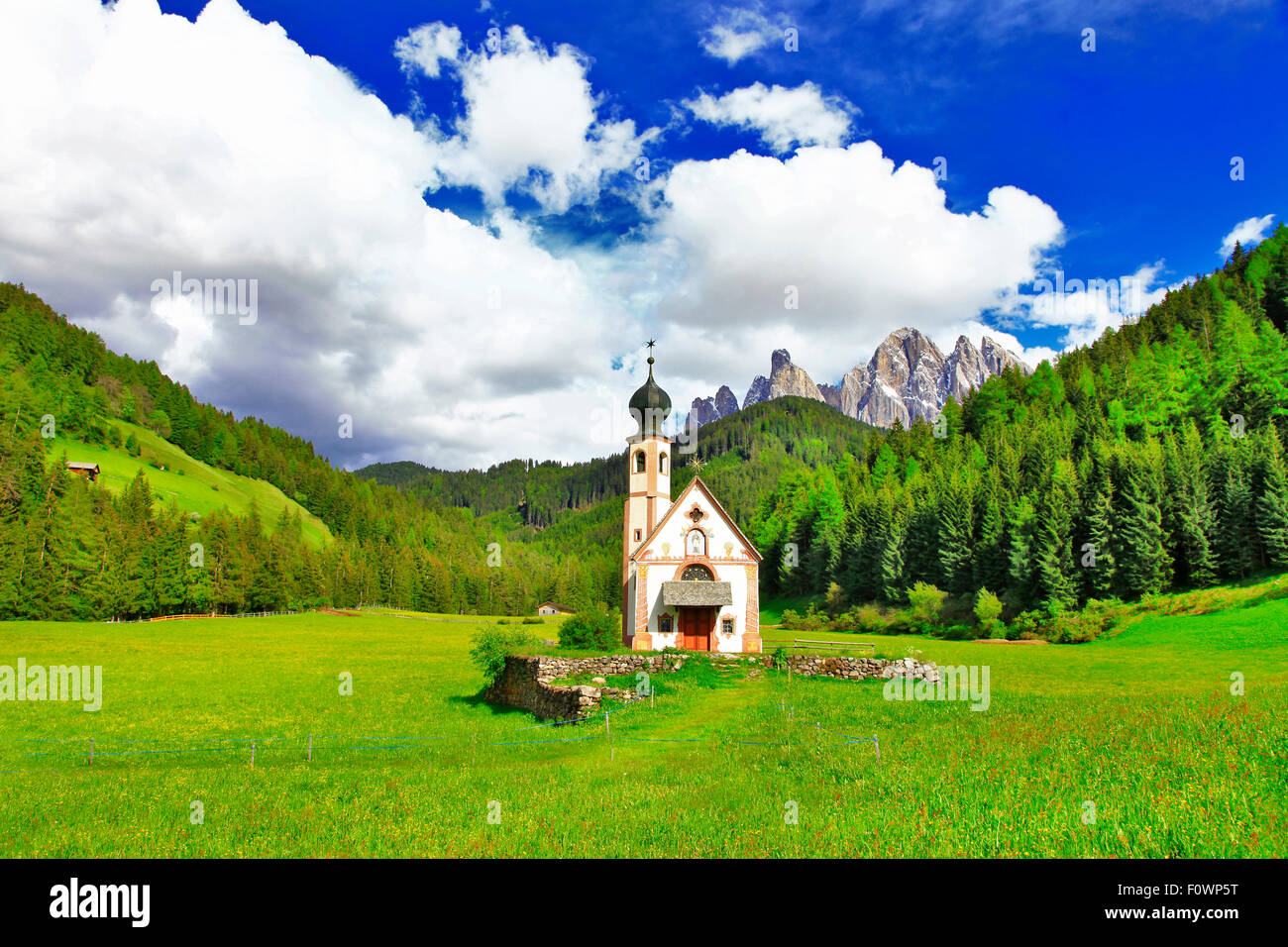 Beau val di funes,montagnes des Dolomites, Italie. Banque D'Images