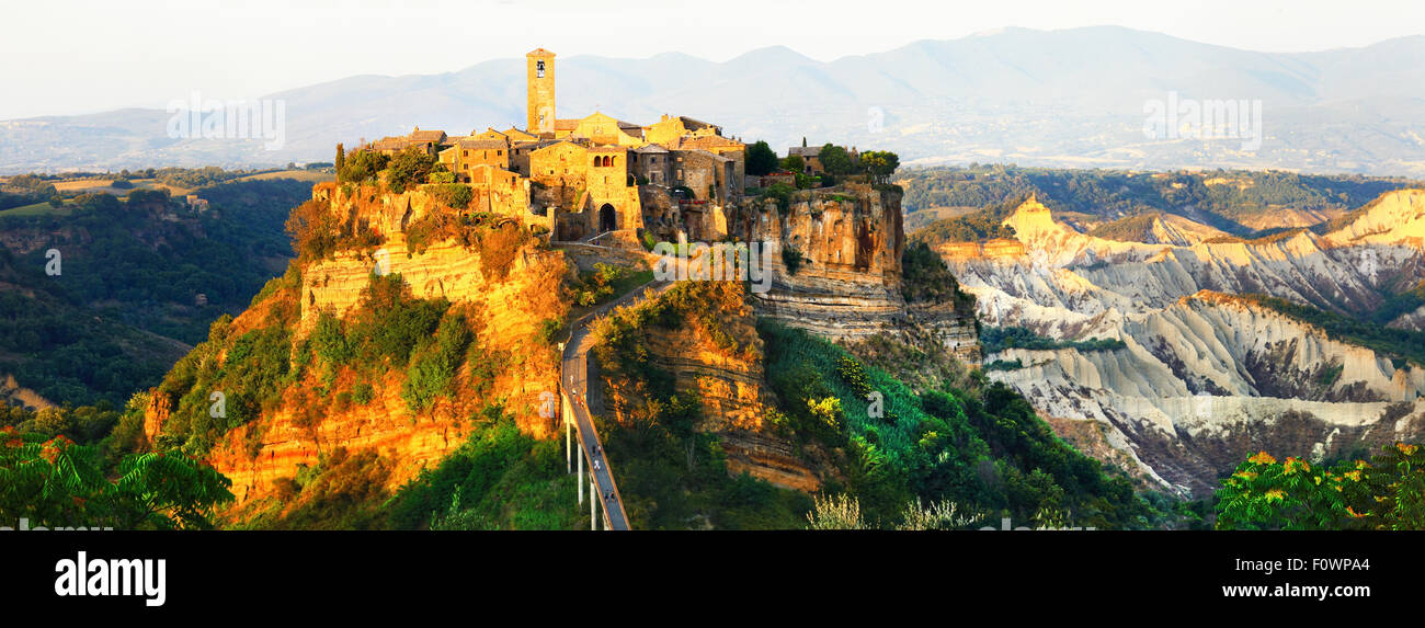 Ghost Town - cité médiévale de Bagnoregio coucher du soleil Banque D'Images