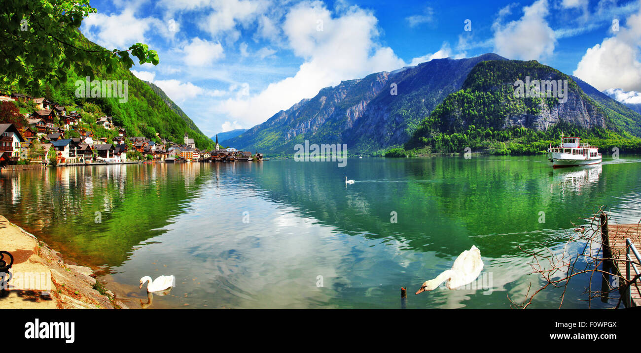Pittoresque village de Hallstatt en Autriche avec superbe lac Banque D'Images