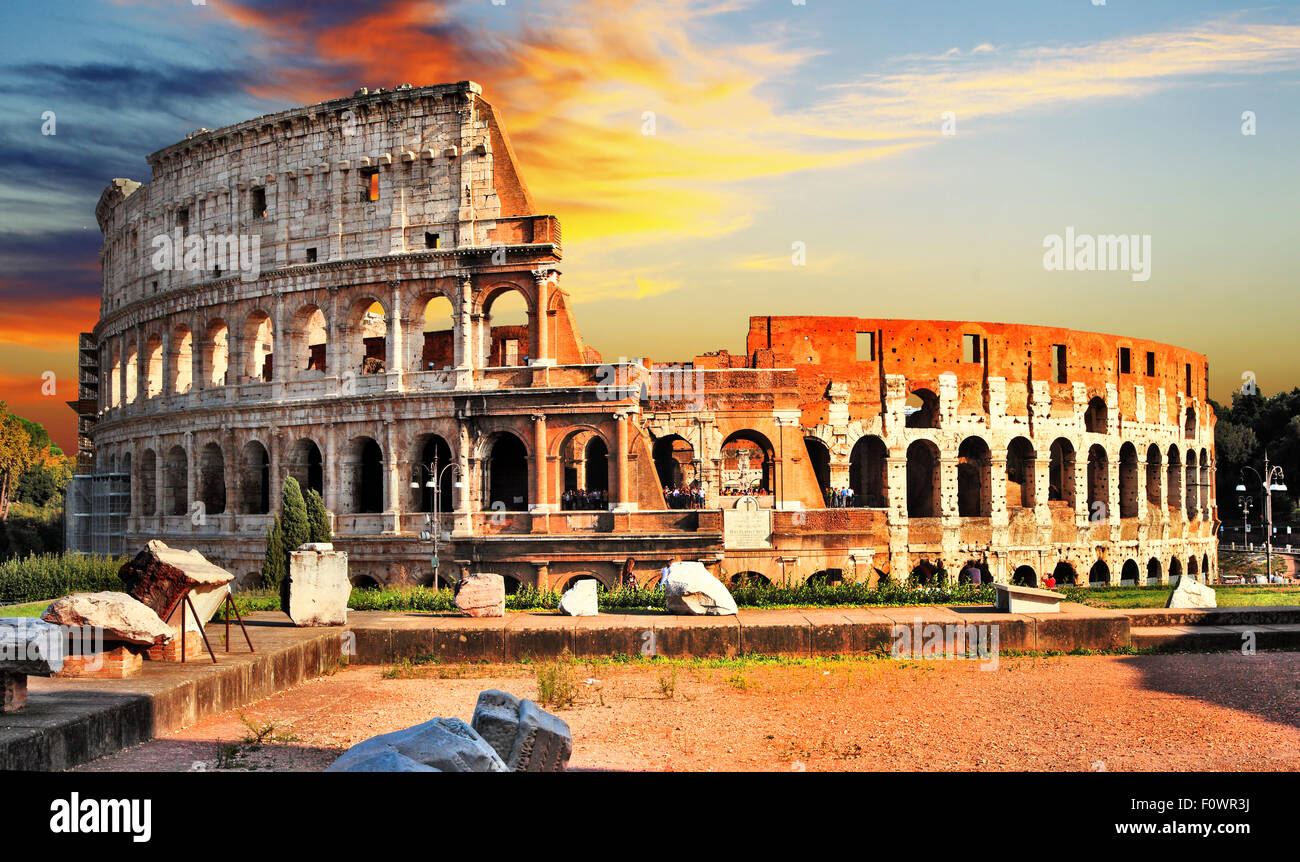 Grand Colisée sur le coucher du soleil, l'Italie, Rome Banque D'Images