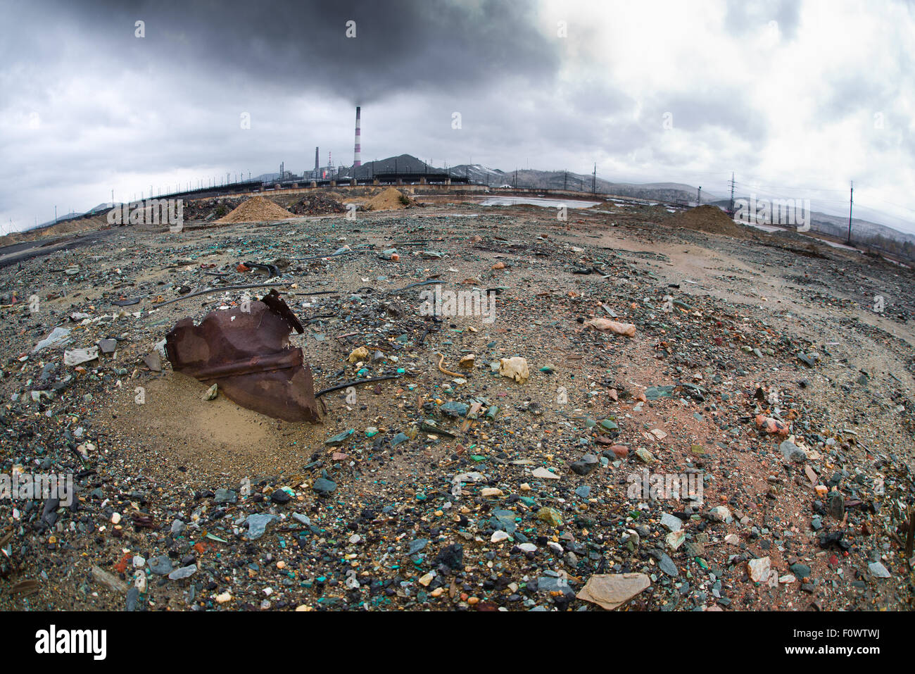 La pollution du paysage de l'environnement de l'émission d'installations industrielles, Karabash ville ; la Russie Banque D'Images