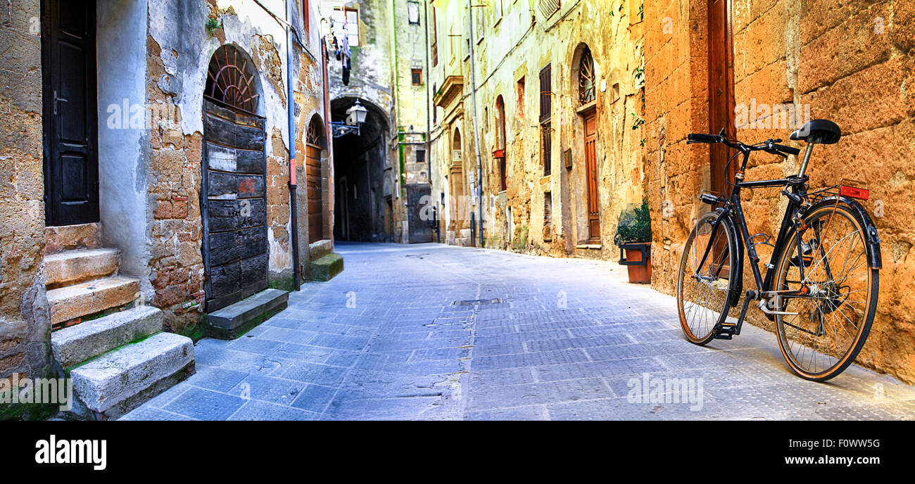 Charmante vieille rues de villes médiévales de la Toscane - Pitigliano, Italie Banque D'Images