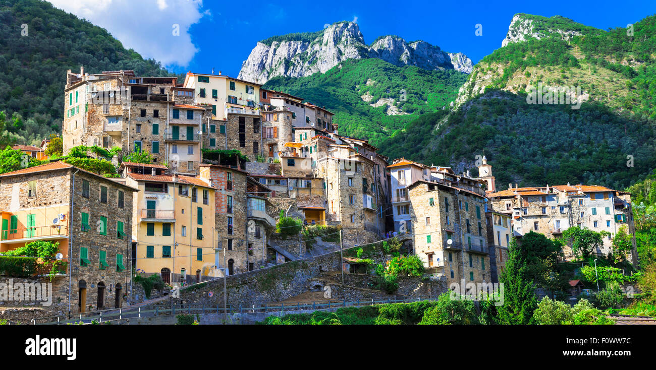 Beau village Buggio,vue panoramique,Ligurie,Italie. Banque D'Images