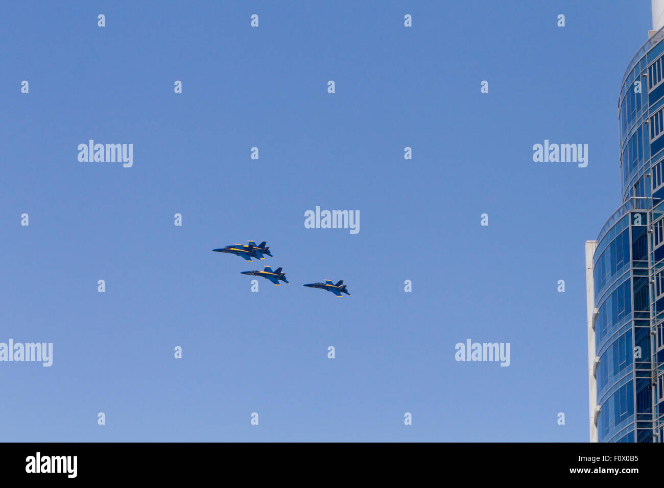 Blue Angels de la Marine américaine F/A-18 Hornet pratique, Seafair, Seattle, Washington, le 31 juillet 2015 Banque D'Images