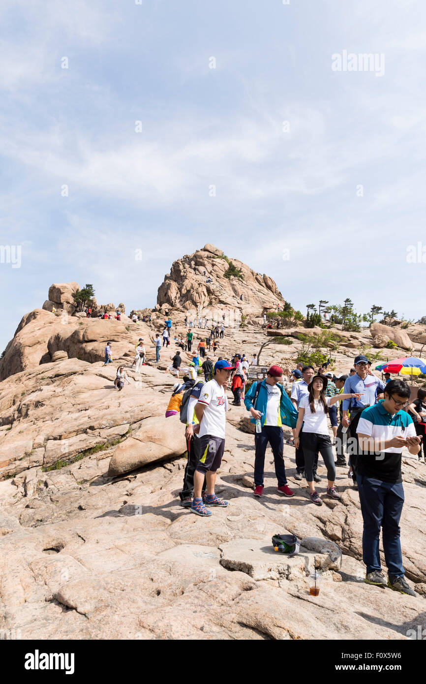 Les touristes visitant le parc national de Seoraksan, Seorak-dong, Sokcho-si, Kangwon, Corée du Sud Banque D'Images