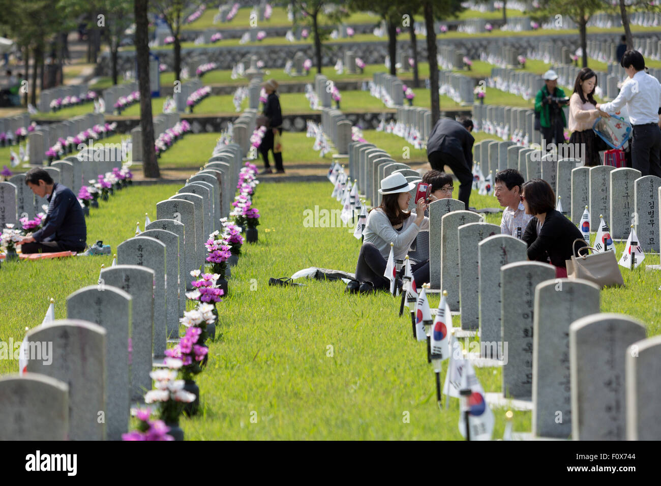 Personnes commémorant les anciens combattants morts au cours de Memorial Day. Banque D'Images