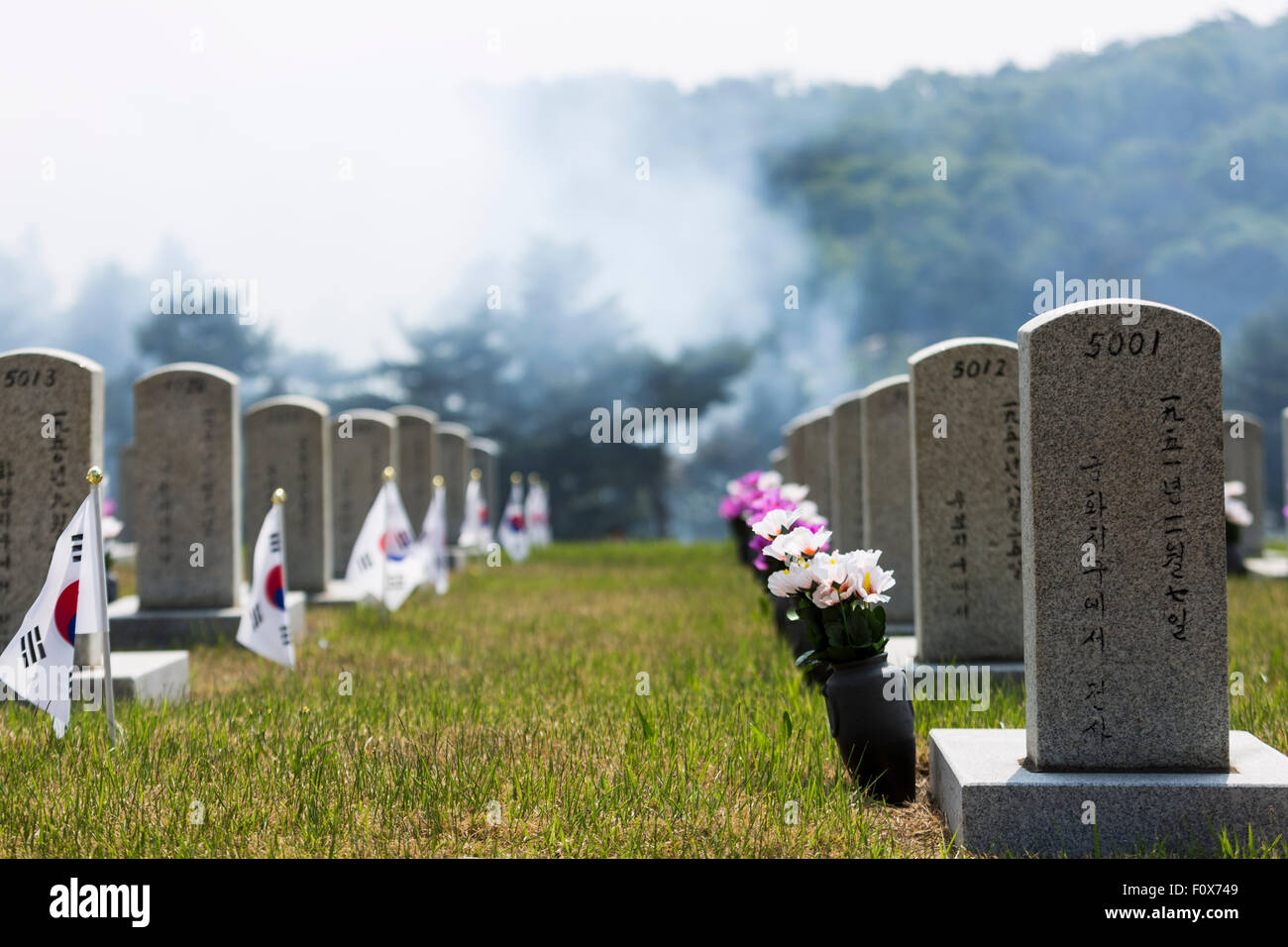 Minutes silencieux au cours de Memorial Day 2015, au cimetière national de Séoul. Banque D'Images