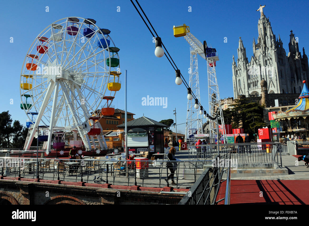 Vintage fête foraine en haut de la montagne Tibidabo à Barcelone, Espagne Banque D'Images