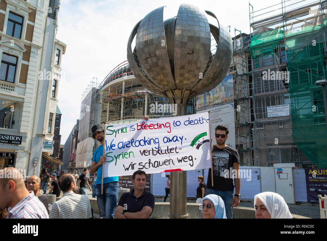 Réfugiés syriens de protestation contre l'indifférence du monde et de la situation dans leur pays d'origine la Syrie Banque D'Images