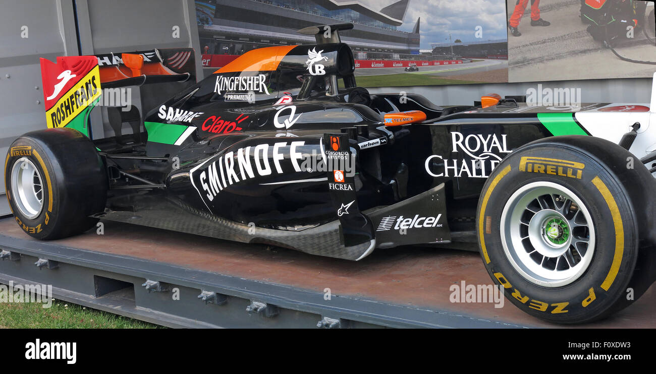 Force India Formula One car, Silverstone, juillet 2015 - Smirnoff, Kingfisher, Telcel, Royal Challenge , P Zero Banque D'Images