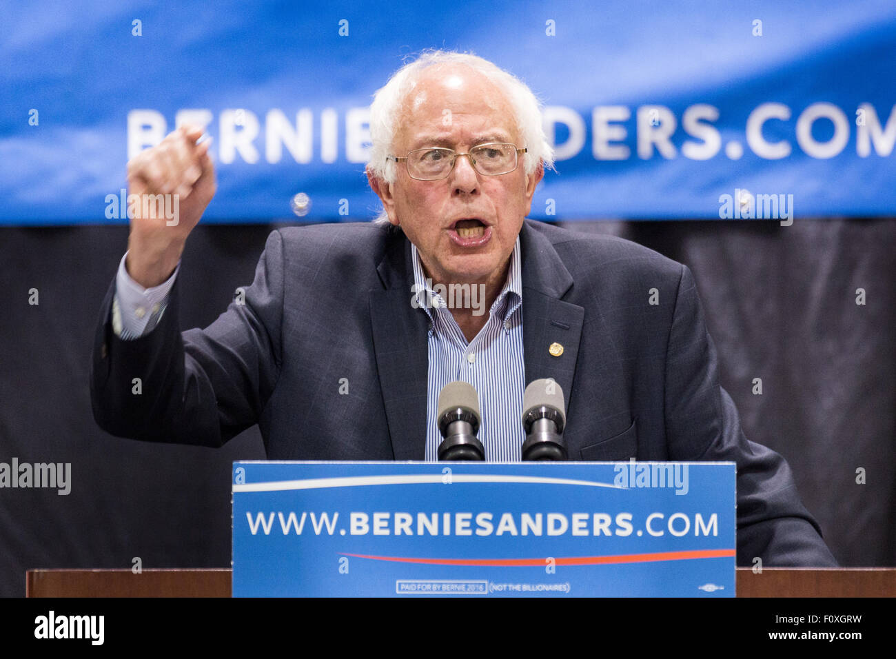 Charleston, Caroline du Sud, USA. Août 22, 2015. Le sénateur et candidat démocrate Bernie Sanders parle aux supporters lors d'un rassemblement le 22 août 2015 à North Charleston, Caroline du Sud. Une foule d'environ 4 000 personnes se sont réunies pour entendre le candidat démocrate à la parole. Banque D'Images Charleston, Caroline du Sud, USA. Août 22, 2015. Le sénateur et candidat démocrate Bernie Sanders parle aux supporters lors d'un rassemblement le 22 août 2015 à North Charleston, Caroline du Sud. Une foule d'environ 4 000 personnes se sont réunies pour entendre le candidat démocrate à la parole. Banque D'Images