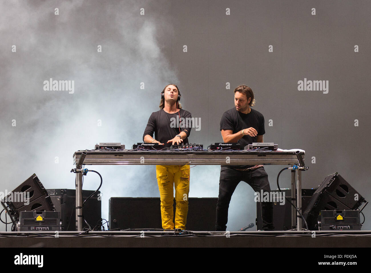 Wantagh, New York, USA. Août 22, 2015. AXWELL MUSICIENS ET INGROSSO en concert à l'inaugural Billboard Hot 100 music festival à la Nikon at Jones Beach Theater à Wantagh, New York Crédit : Daniel DeSlover/ZUMA/Alamy Fil Live News Banque D'Images