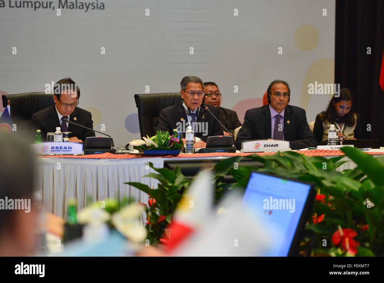 Kuala Lumpur, Malaisie. Août 23, 2015. Commerce international et de l'industrie malaisienne Ministre Mustapa Mohamed (C) traite de la Chine-ASEAN (101) La rencontre des ministres du commerce à Kuala Lumpur, Malaisie, le 23 août 2015. © Chong Chung Voon/Xinhua/Alamy Live News Banque D'Images