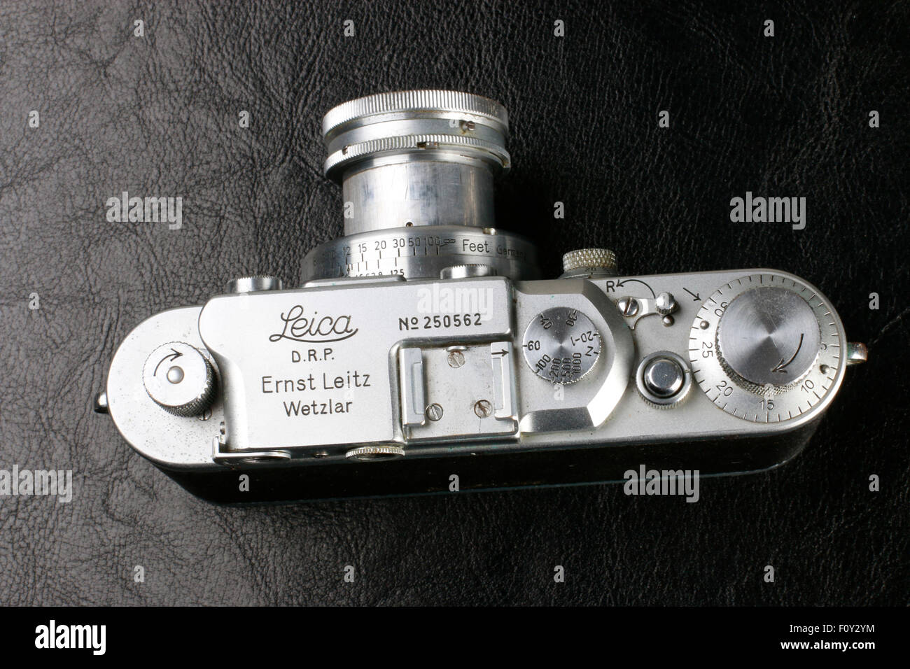 Vintage Leica IIIa 3A 35mm plaque supérieure 1933 Appareil photo avec  objectif de 5 cm Photo Stock - Alamy