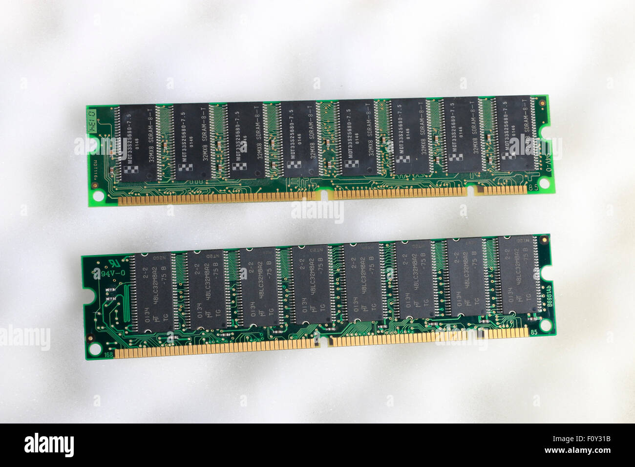 2x256 Mo de RAM DDR DIMM pour modules de mémoire PC Ordinateur personnel Banque D'Images