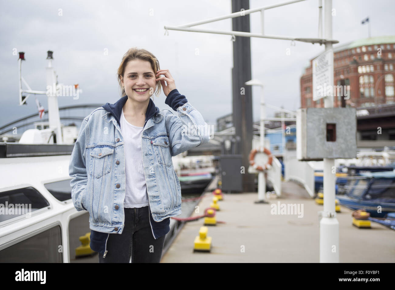 Les candidats au Prix 2015 Talents NDR sur une excursion en bateau à Barkassen Meyer comprend : Mala Emde Où : Hambourg, Allemagne Quand : 22 Oct 2015 Banque D'Images