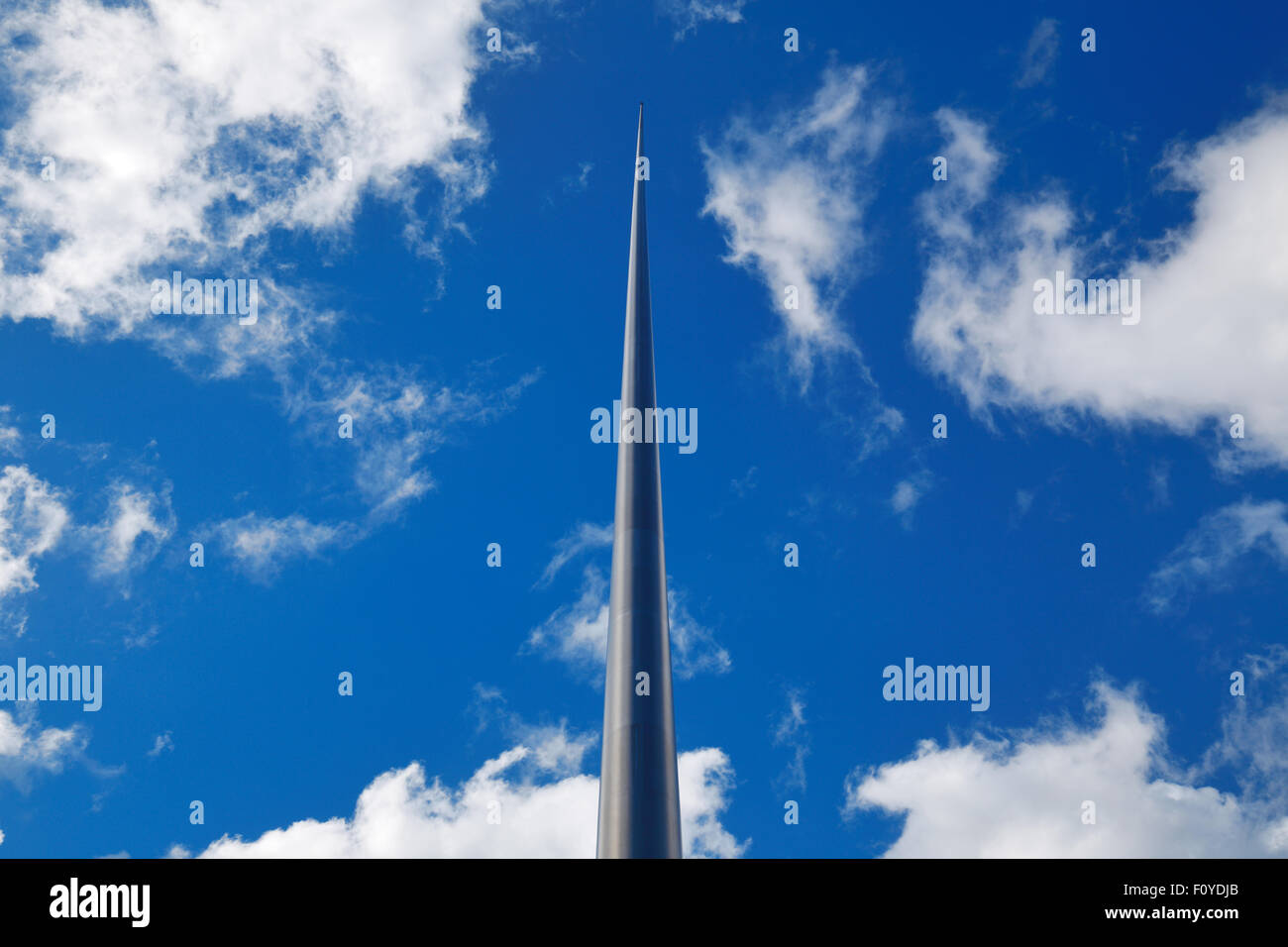 Le Spire de Dublin, Irlande, également connu sous le nom de Spike est un grand, 121,2 mètres de hauteur axe en acier inoxydable-comme monument Banque D'Images