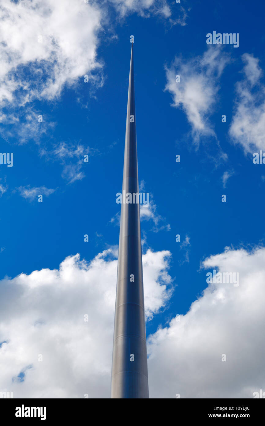 Le Spire de Dublin, Irlande, également connu sous le nom de Spike est un grand, 121,2 mètres de hauteur axe en acier inoxydable-comme monument Banque D'Images