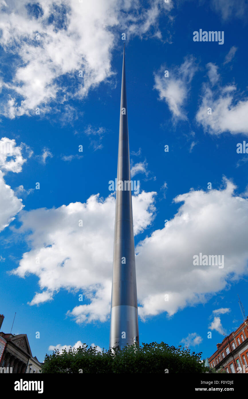 Le Spire de Dublin, Irlande, également connu sous le nom de Spike est un grand, 121,2 mètres de hauteur axe en acier inoxydable-comme monument Banque D'Images