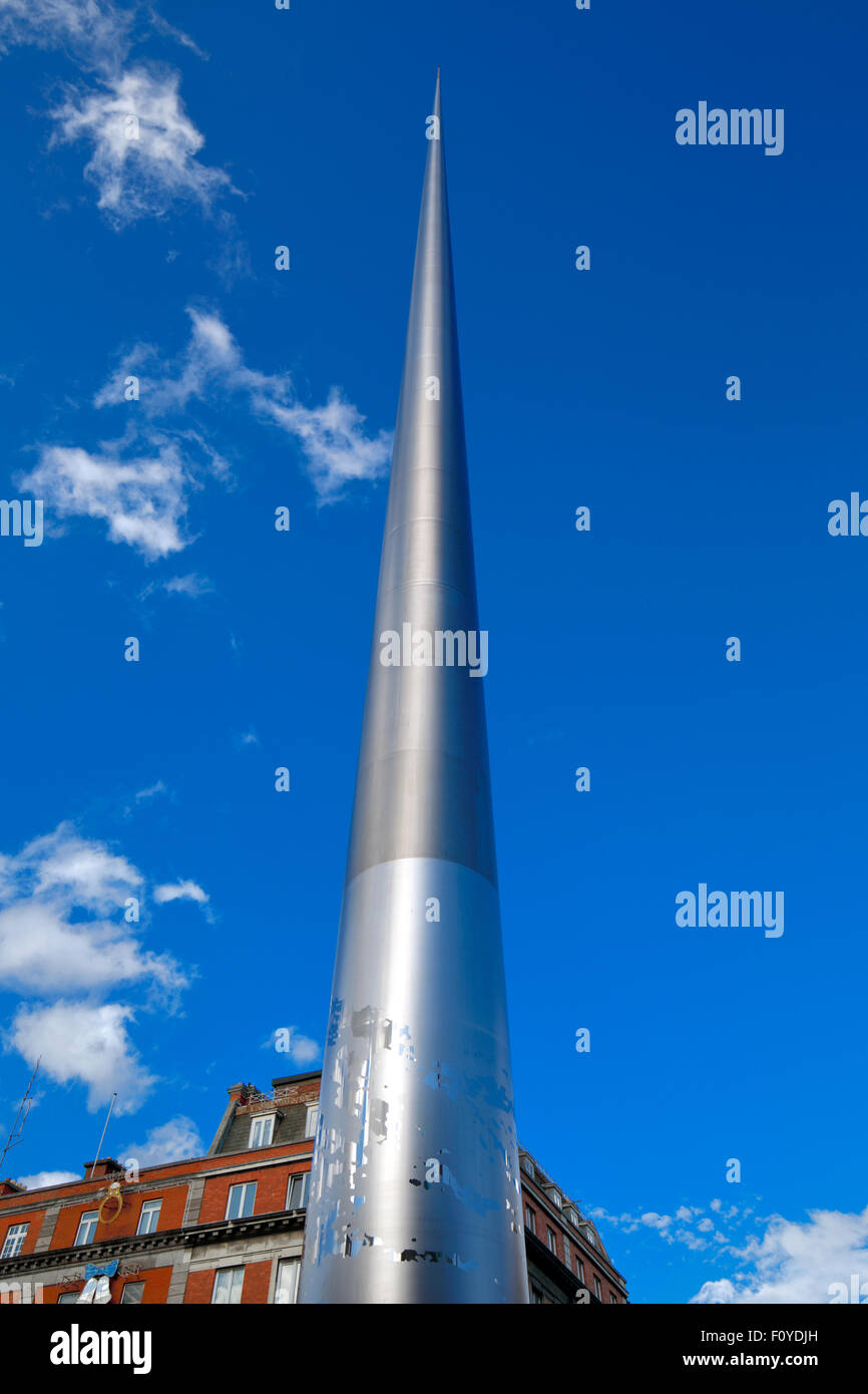 Le Spire de Dublin, Irlande, également connu sous le nom de Spike est un grand, 121,2 mètres de hauteur axe en acier inoxydable-comme monument Banque D'Images