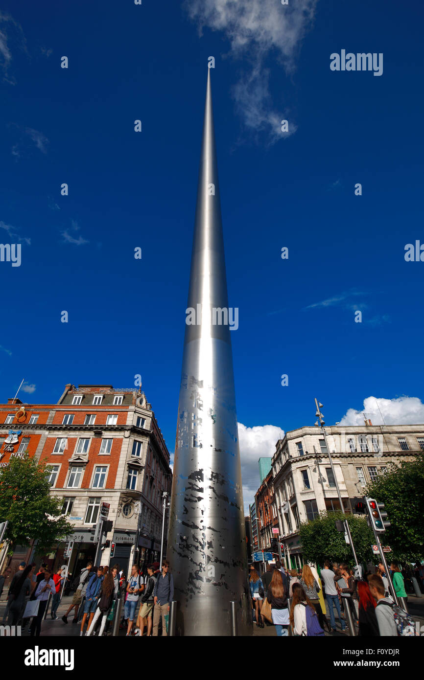 Le Spire de Dublin, Irlande, également connu sous le nom de Spike est un grand, 121,2 mètres de hauteur axe en acier inoxydable-comme monument Banque D'Images