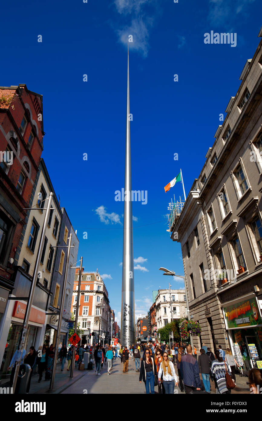 Le Spire de Dublin, Irlande, également connu sous le nom de Spike est un grand, 121,2 mètres de hauteur axe en acier inoxydable-comme monument Banque D'Images