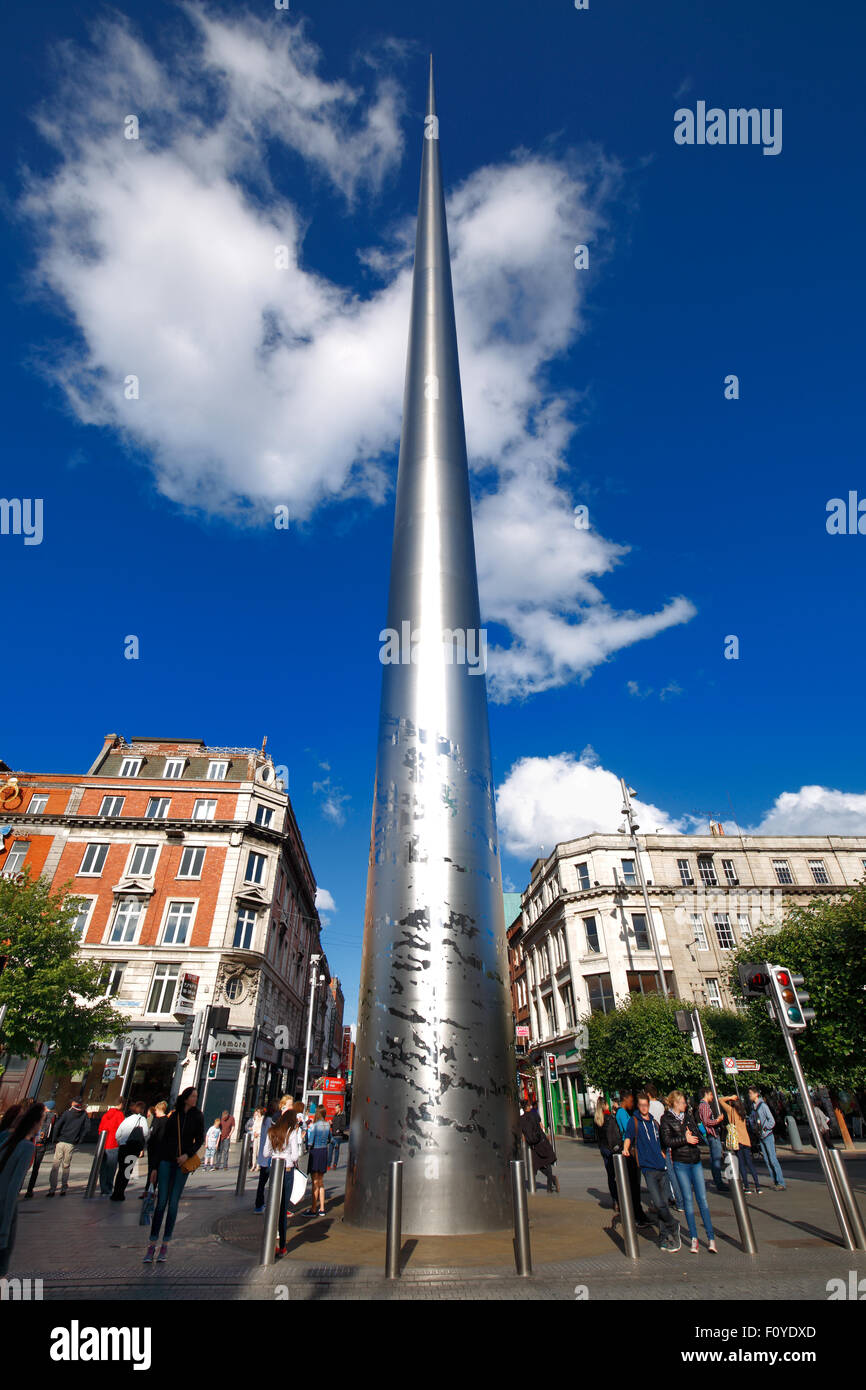 Le Spire de Dublin, Irlande, également connu sous le nom de Spike est un grand, 121,2 mètres de hauteur axe en acier inoxydable-comme monument Banque D'Images