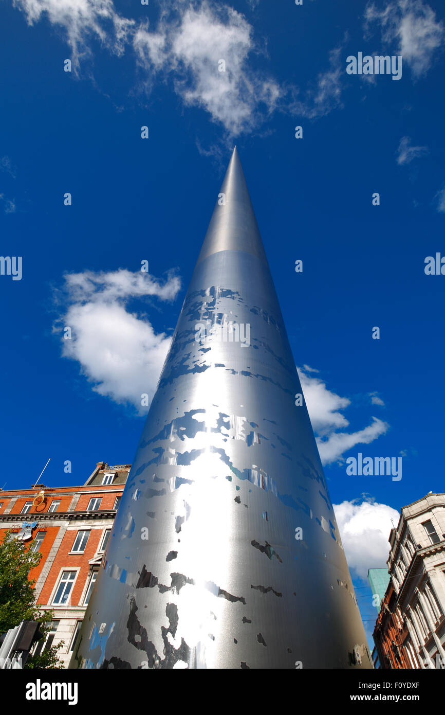 Le Spire de Dublin, Irlande, également connu sous le nom de Spike est un grand, 121,2 mètres de hauteur axe en acier inoxydable-comme monument Banque D'Images