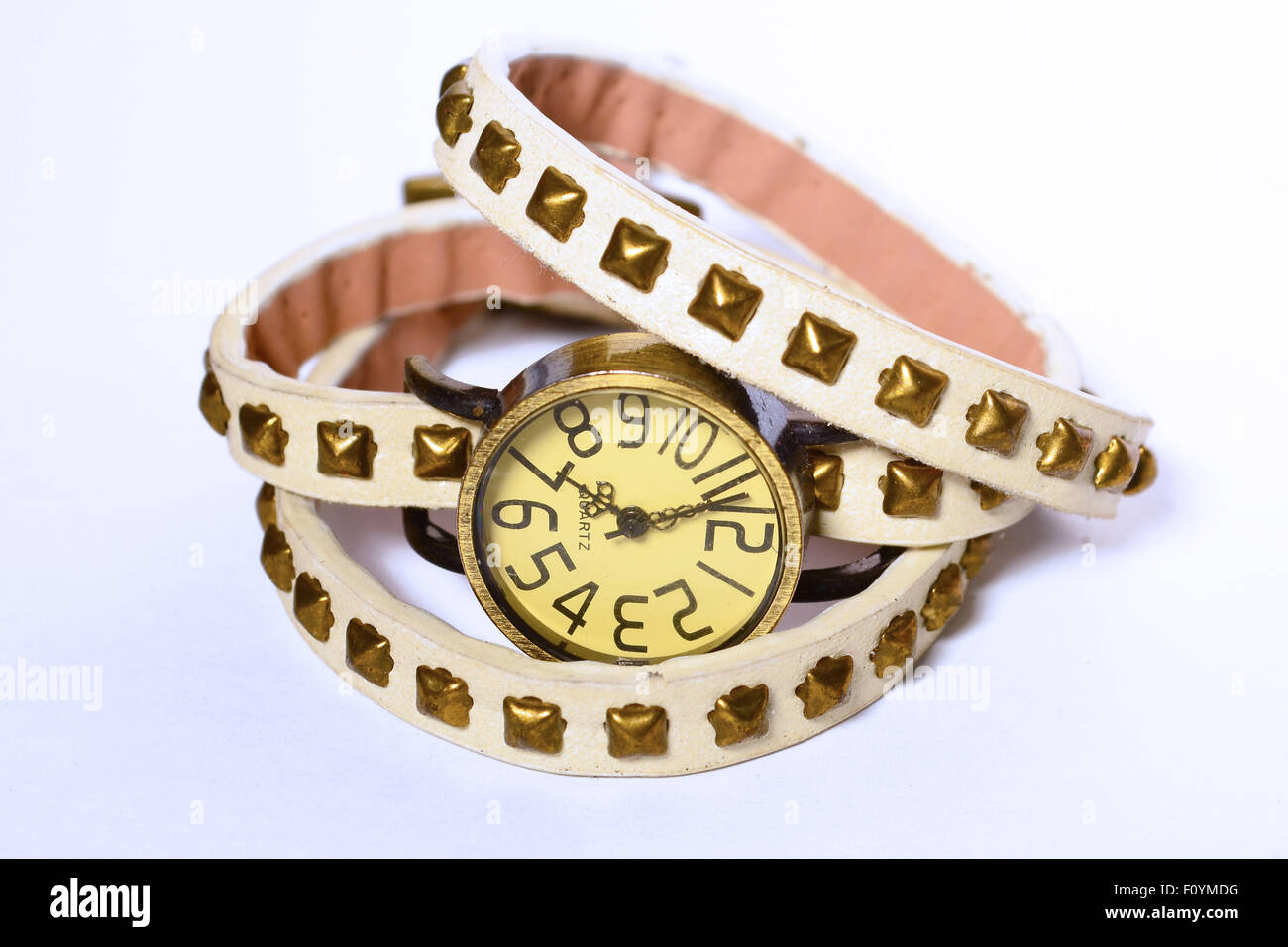 Bracelet en cuir clouté Wrap Watch Banque D'Images