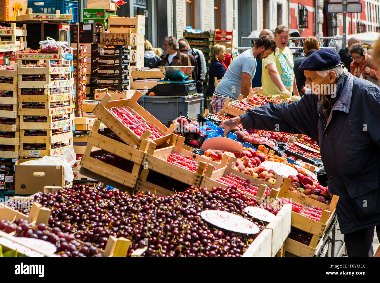 Le marché du dimanche la batte à Liège, Belgique Banque D'Images