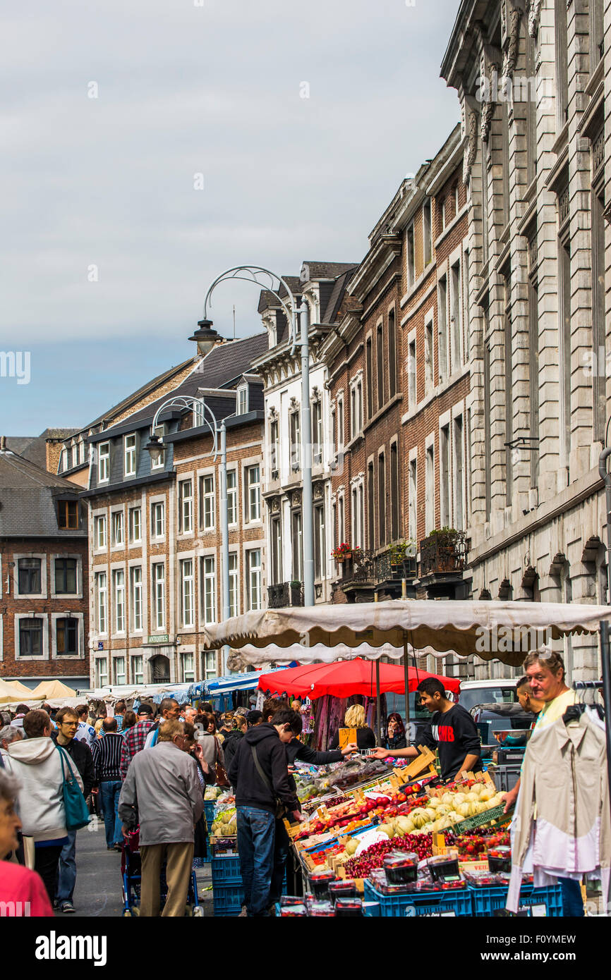 Le marché du dimanche la batte à Liège, Belgique Banque D'Images