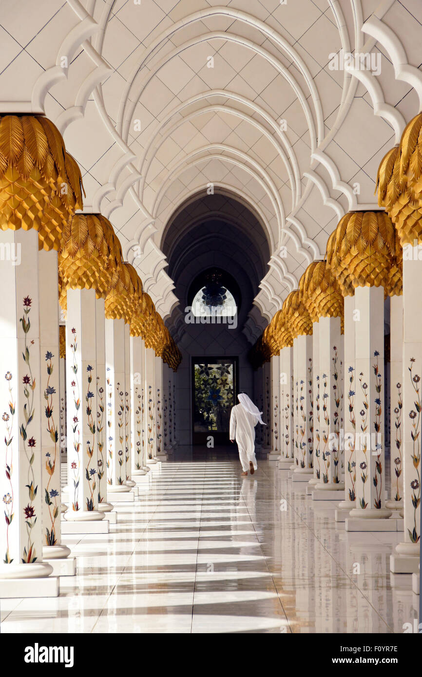 Couloir de Sheikh Zayed bin Sultan al-Nahyan Mosquée (Grande Mosquée), Abu Dhabi, UAE Banque D'Images