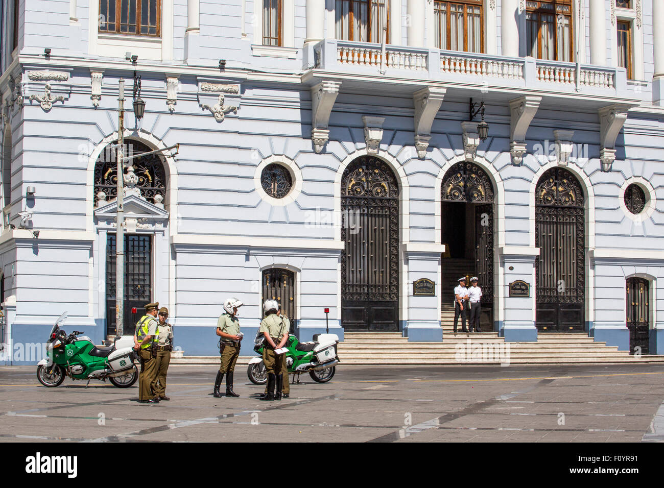 Dans la police Plaza Sotomayor, Valparaiso, Chili Banque D'Images