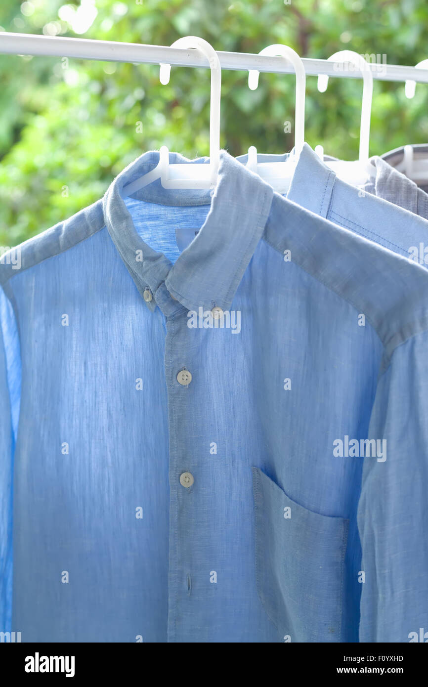 Concept ménage repassage chemises pliées repassé encore propre vêtements vêtement vie Banque D'Images