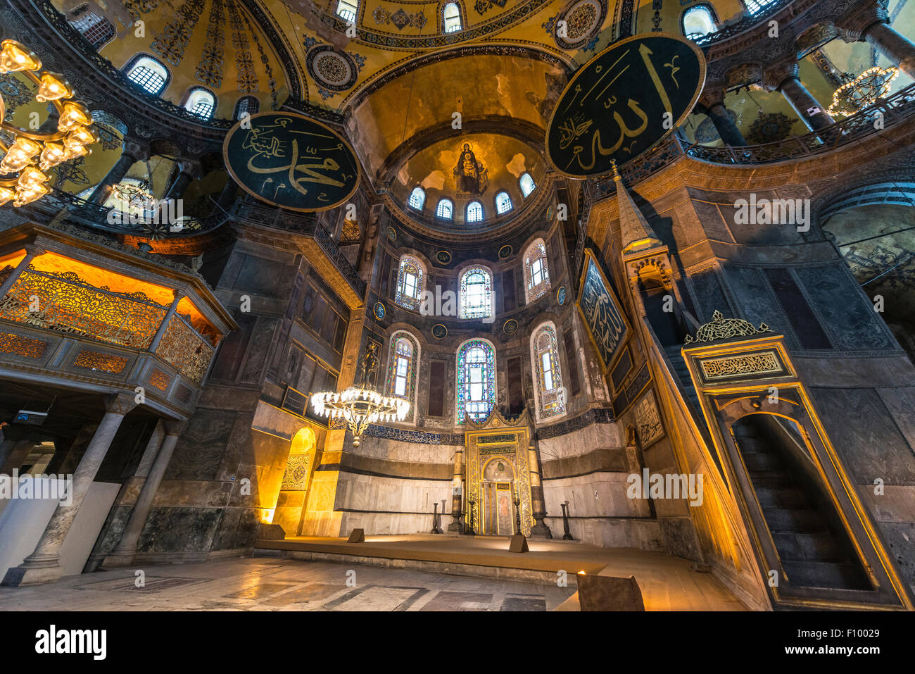 Zone principale de l'Hagia Sophia, Ayasofya, intérieur, UNESCO World Heritage Site, côté européen, Istanbul, Turquie Banque D'Images
