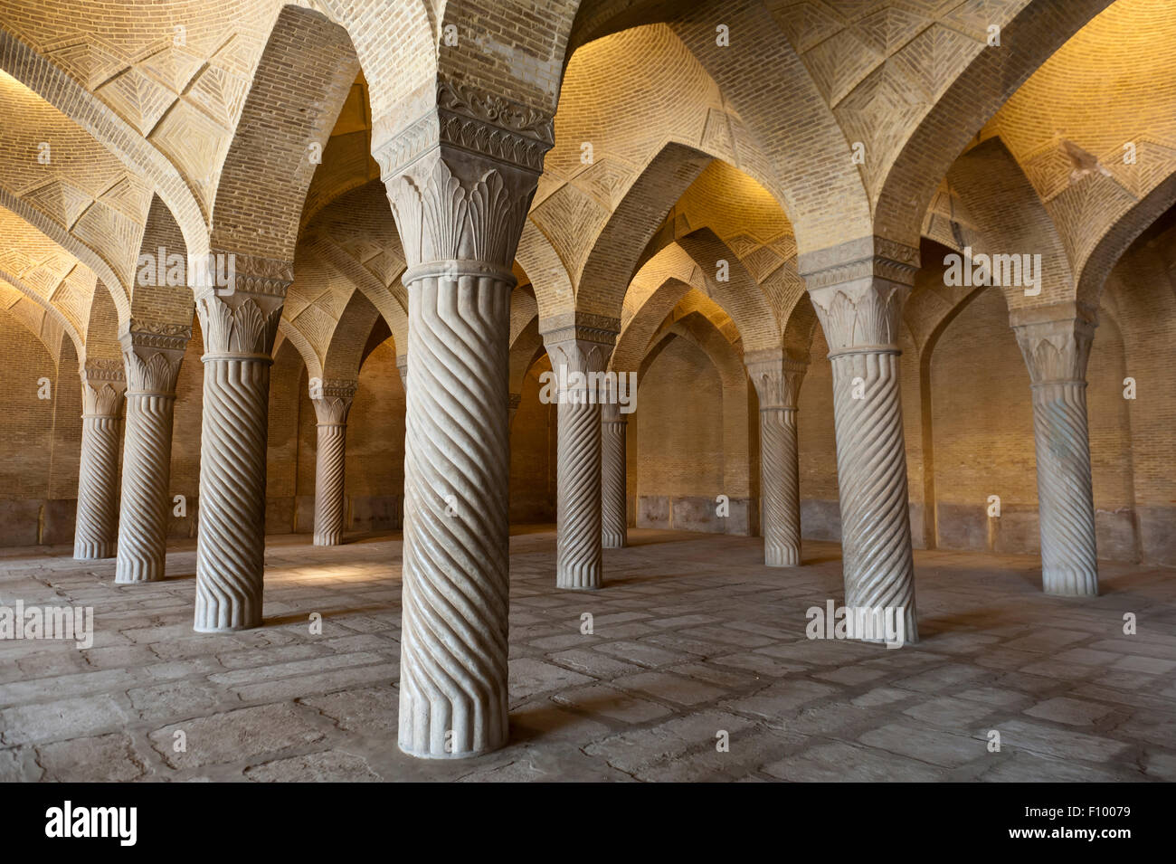 Piliers décorés dans la salle de prière, Wakil, mosquée mosquée Vakil également ou Masjid-e Vakil, Shiraz, Iran Banque D'Images