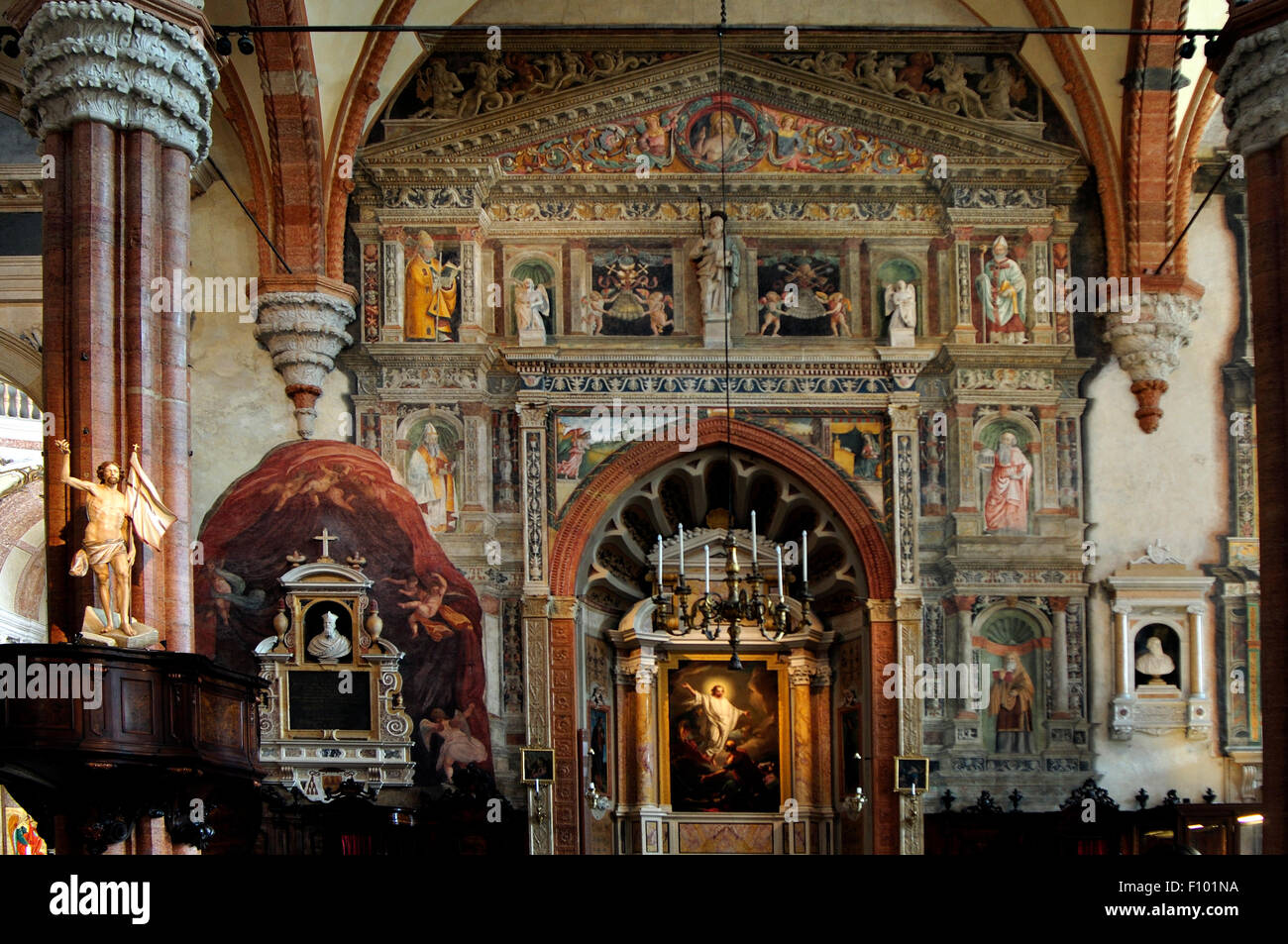 Italie, Vénétie, Vérone, la cathédrale, de l'intérieur. Banque D'Images