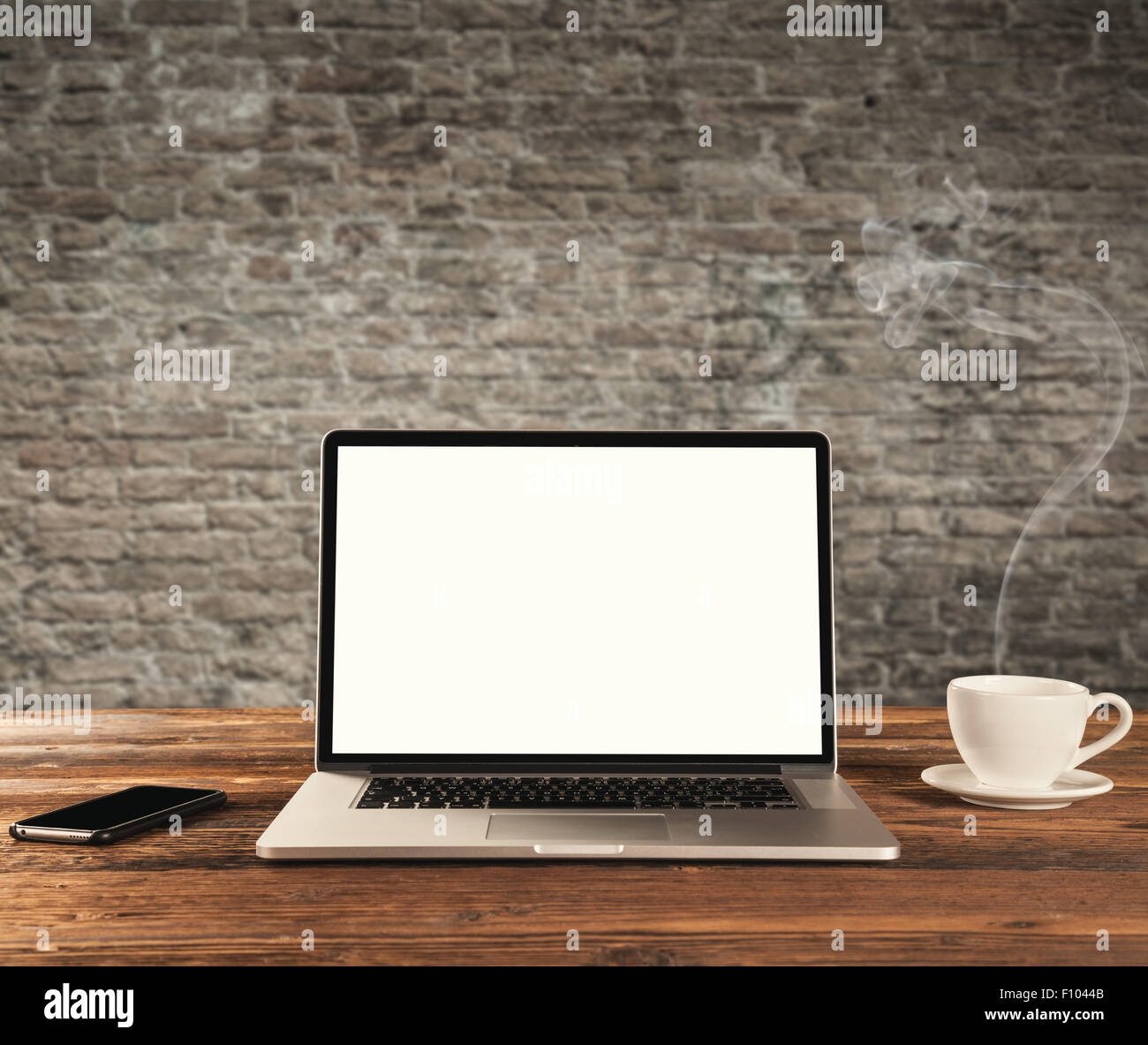 Ordinateur portable sur un bureau en bois Banque D'Images