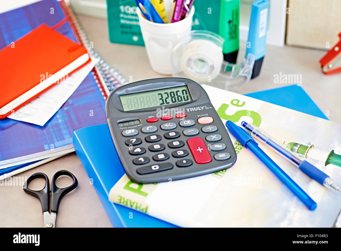 FOURNITURES SCOLAIRES Banque D'Images