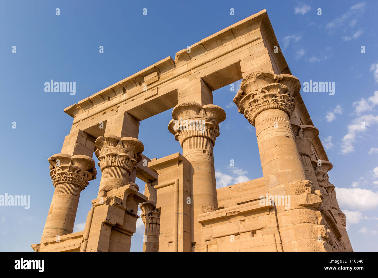 Une vue horizontale d'un détail de l'kiosque de Trajan, Temple de Philae, Lac Nasser, Egypte Banque D'Images