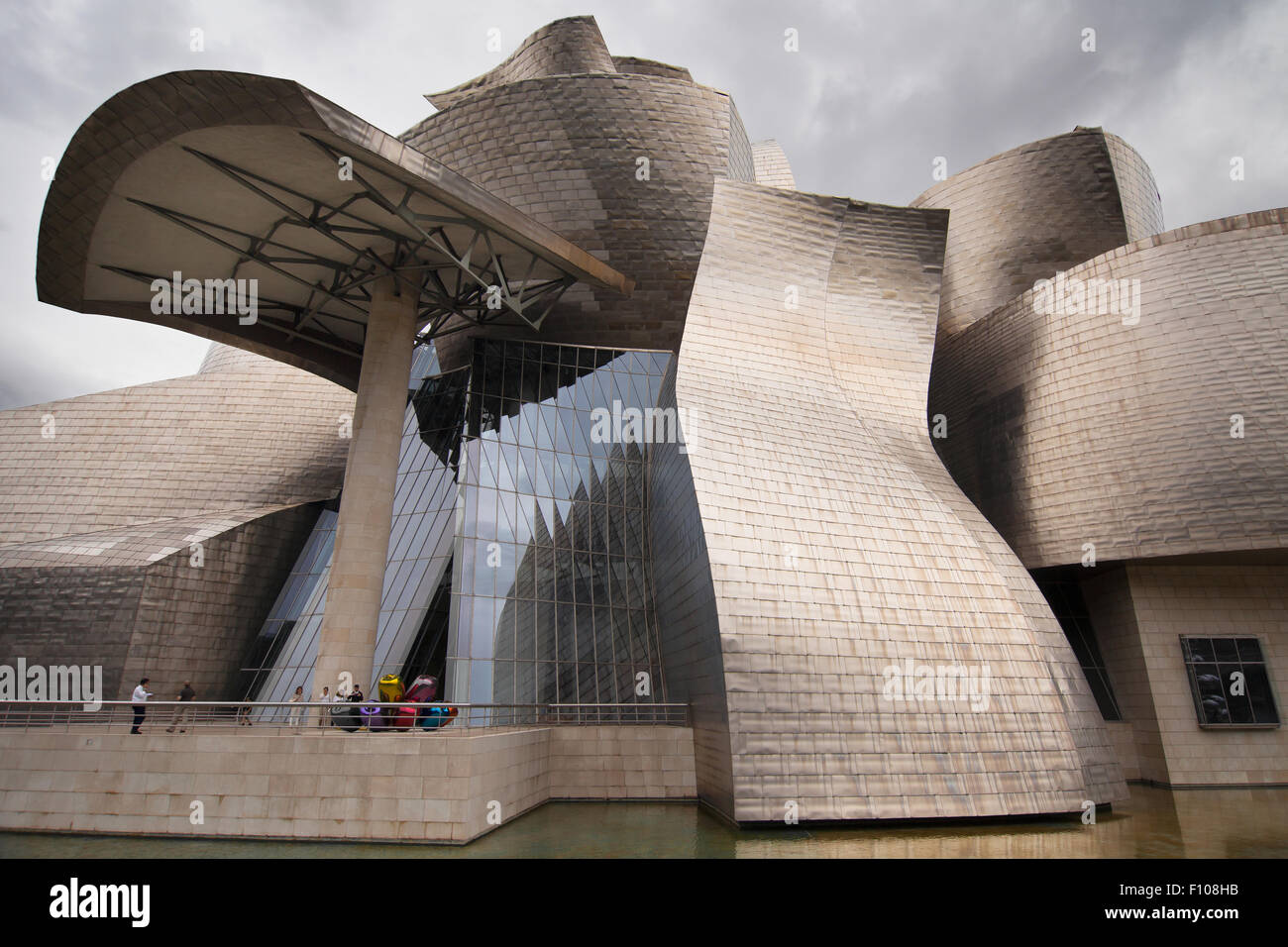 Entrée du musée Guggenheim à Bilbao, en Espagne. Banque D'Images