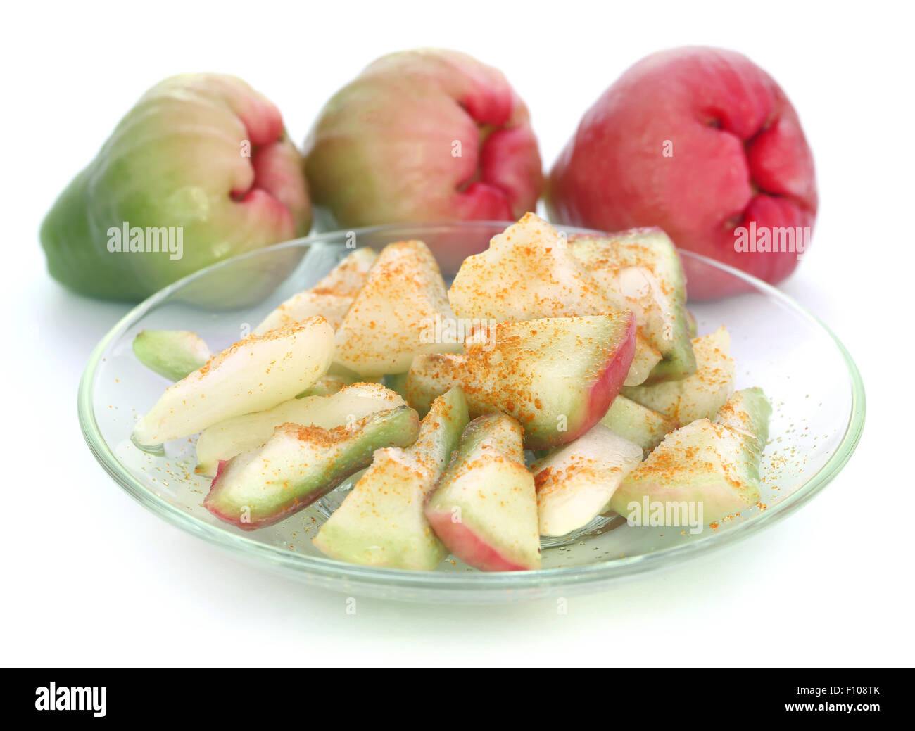 L'eau de rose ou de tranches de pomme dans une assiette d'apple Banque D'Images