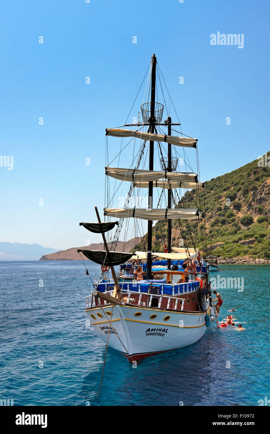 Gulet croisière touristique bateau au mouillage près de Bodrum en Turquie. Banque D'Images