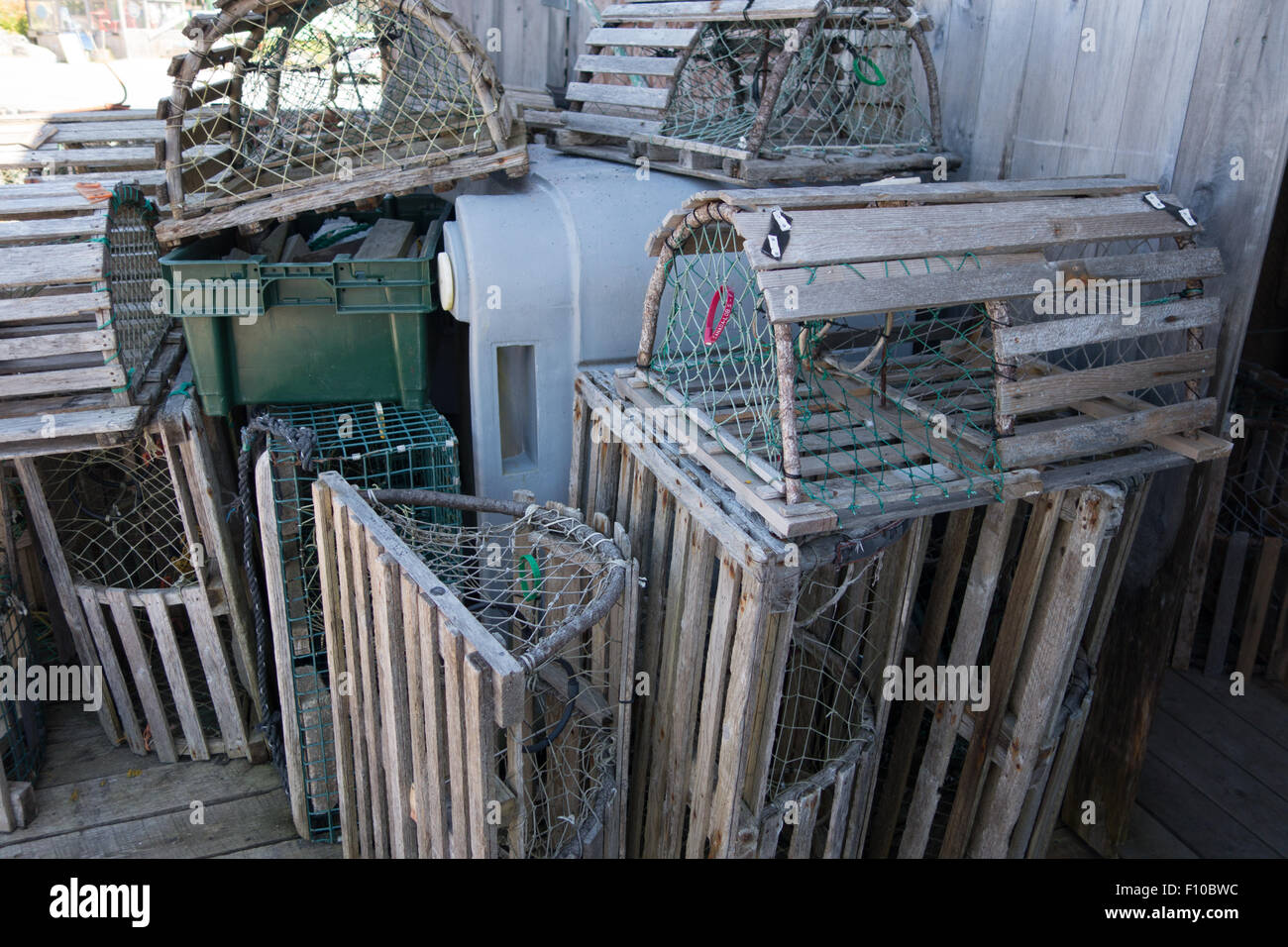 Cages à homard vide Photo Stock - Alamy