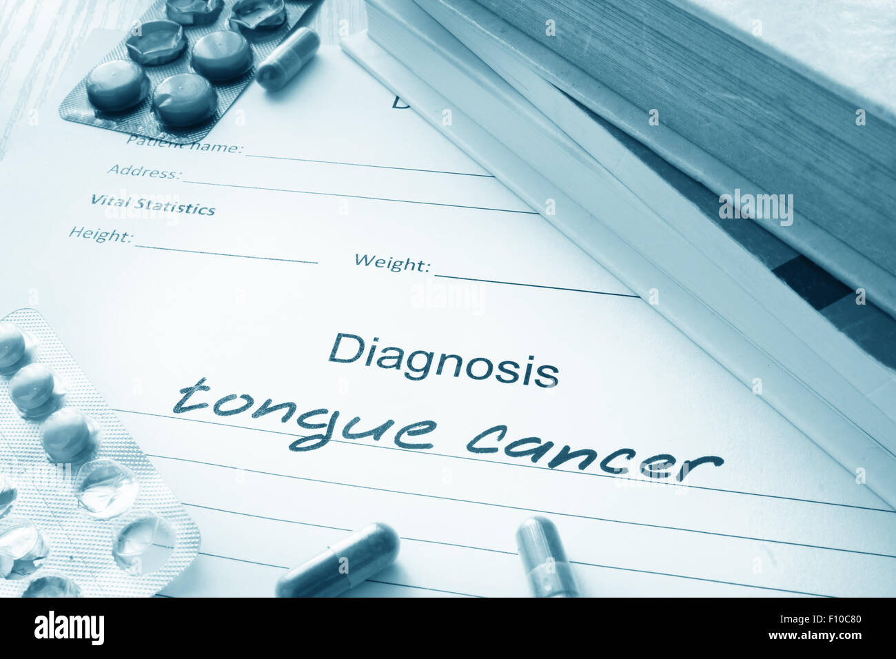 Formulaire de Diagnostic Le diagnostic du cancer de la langue et des pilules. Banque D'Images