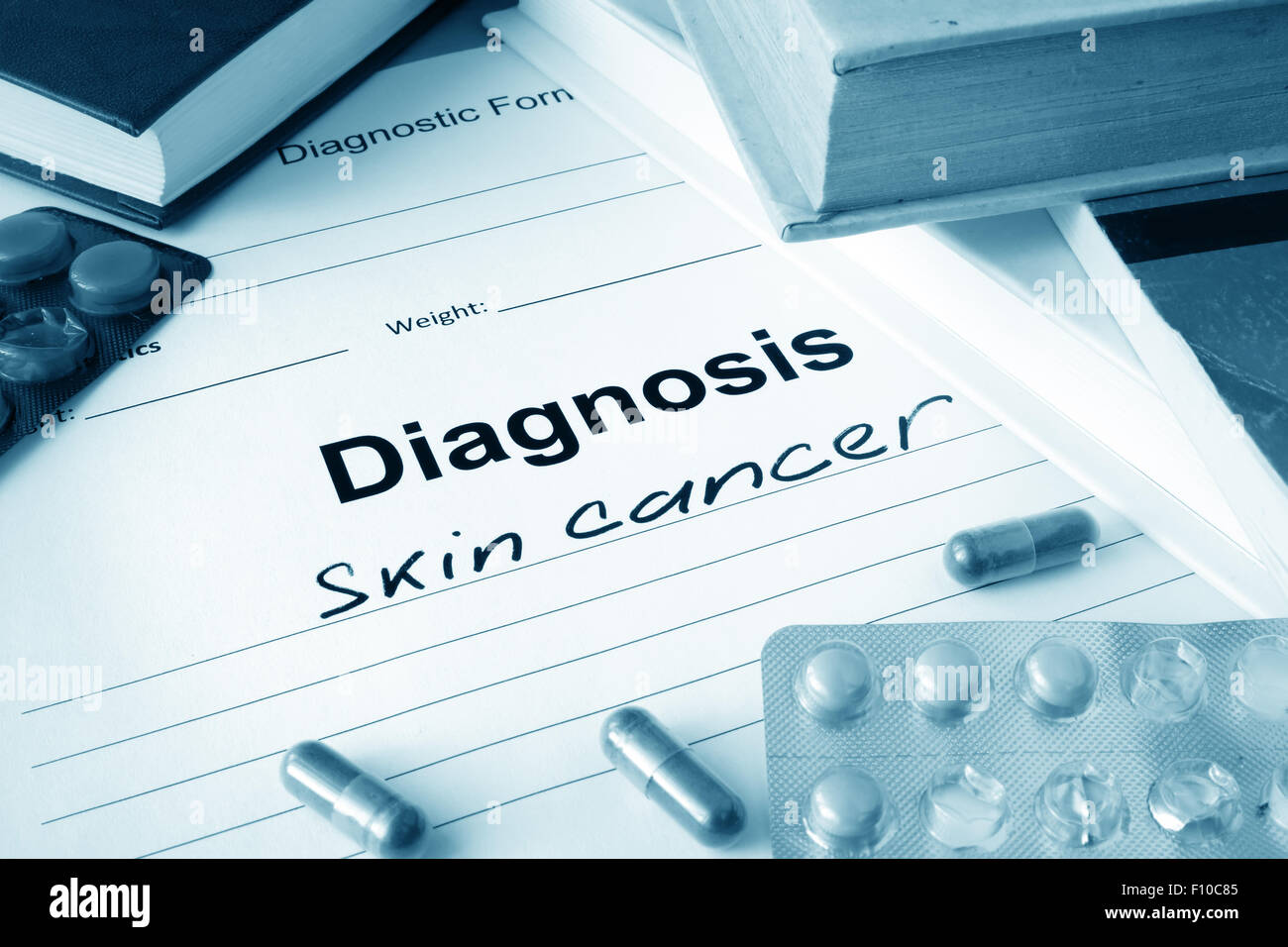 Formulaire de Diagnostic Le diagnostic du cancer de la peau et des pilules. Banque D'Images