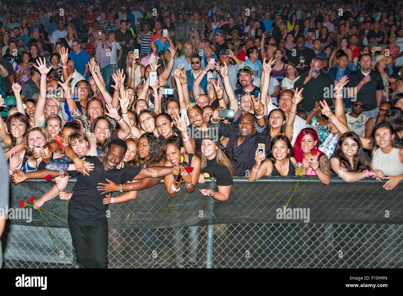 LINCOLN, CA - le 22 août : Shawn Stockman de Boyz II Men pose avec les fans à Thunder Valley Casino Resort dans la région de Lincoln, Californie Banque D'Images